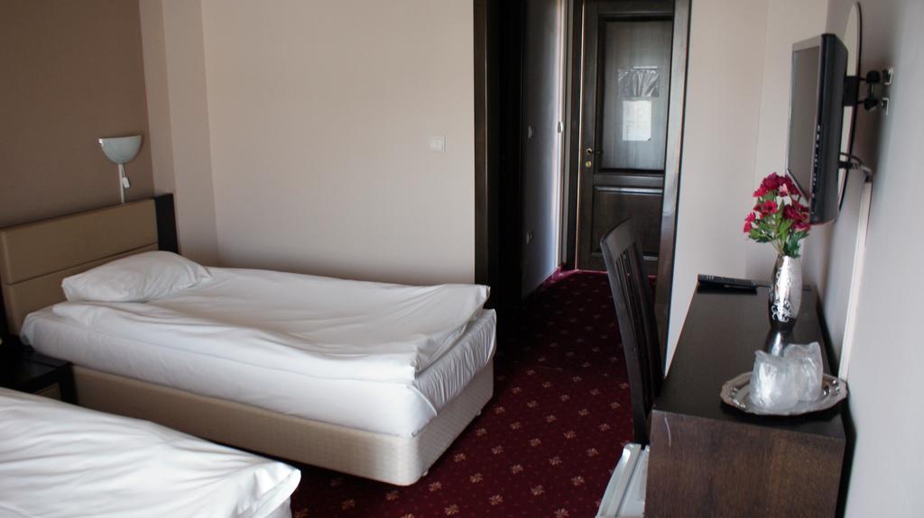 Pensiunea Novis ยาช ภายนอก รูปภาพ