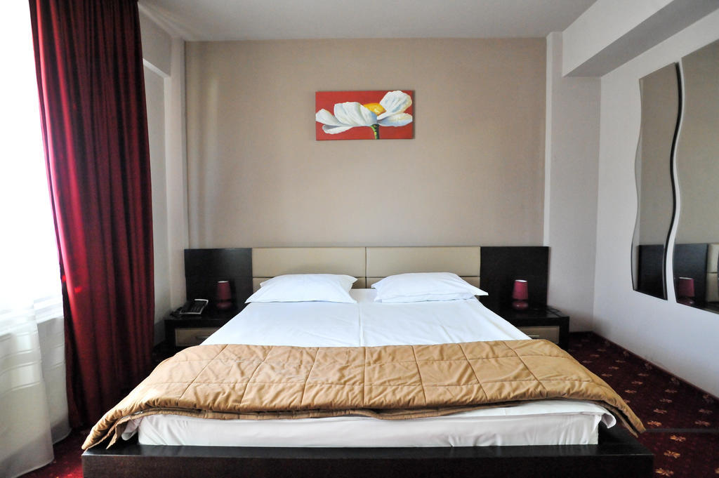 Pensiunea Novis ยาช ภายนอก รูปภาพ