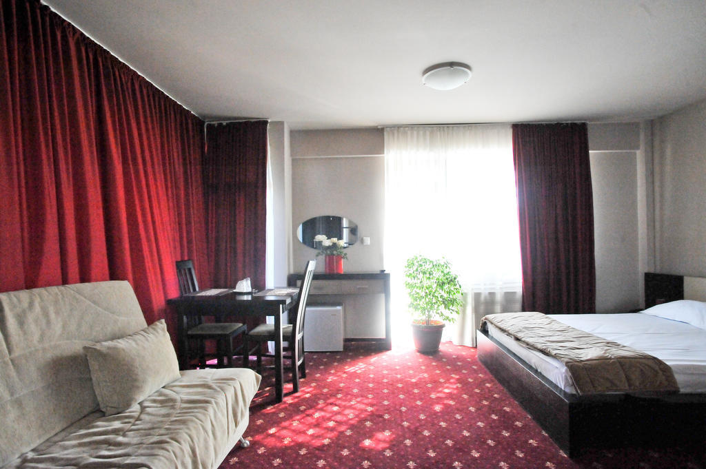 Pensiunea Novis ยาช ภายนอก รูปภาพ